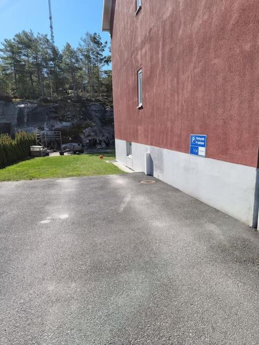 Trevlig Laegenhet Naera Stroemstad Centrum Экстерьер фото